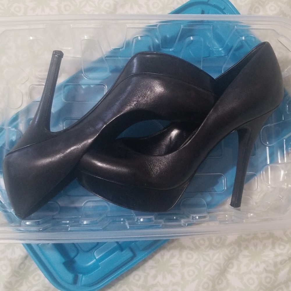 Jessica Simpson GIVEN platform pumps
